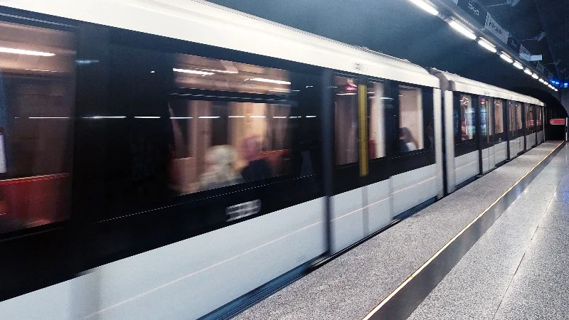 SubwayTrain